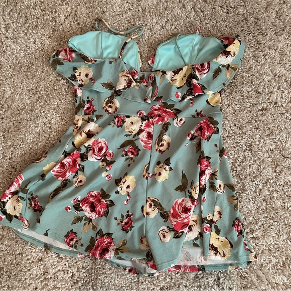 FASHION NOVA - Size 2X - NWT - Never Worn - Floral Romper - Picture 5 of 6